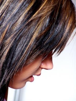 coloration chocolat avec mèches blanche ( ou grise ) ? - coiffure et