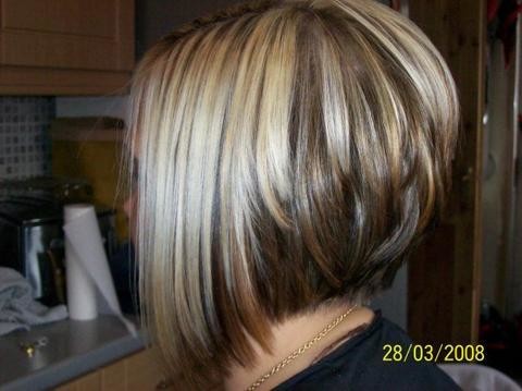 coiffure carre plongeant vue de derriere