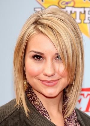 coiffure carre plongeant pour visage rond