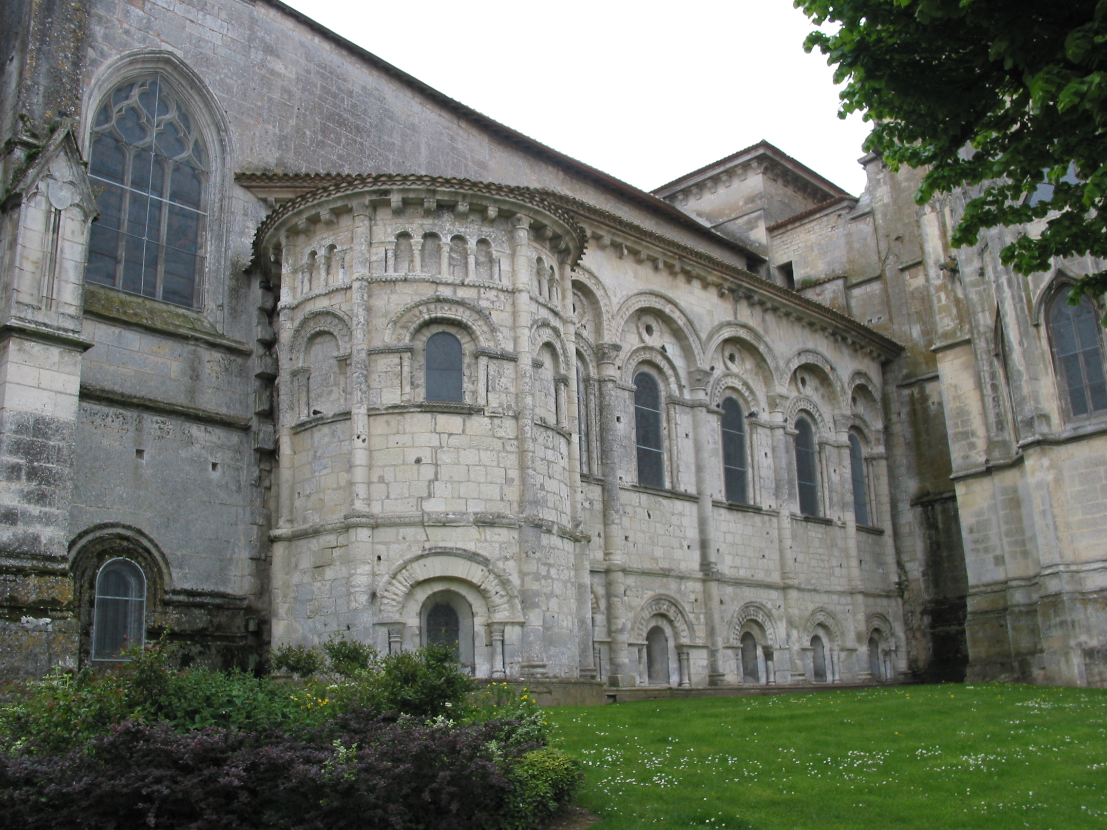 Extérieurs de l'église SaintEutrope Saintes Eglise SaintEutrope
