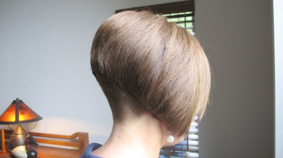coiffure carre plongeant rase