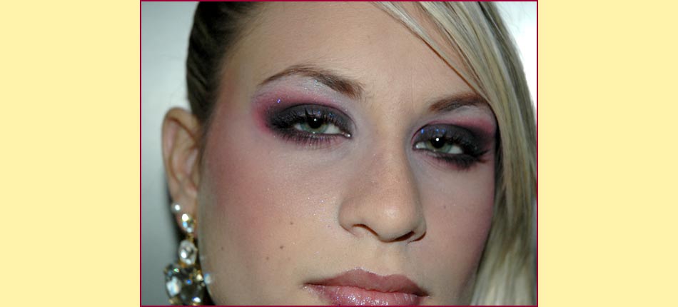 Petite annonce Coiffure et Maquillage pour votre Mariage : Coiffure à domicile