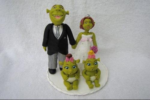 Shrek Fairytale Friends Figurine Set with Princess Fiona, Shrek, Puss N ..