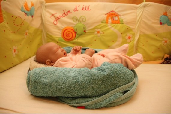 comment caler bebe dans son lit