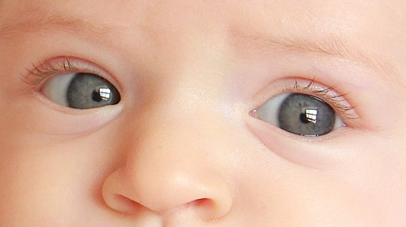 comment savoir si bebe yeux bleus