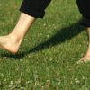 Les bienfaits de marcher pieds nus