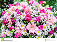 beau-bouquet-des-fleurs-pour-la-cérémonie-de-mariage-48605108