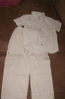 Enble sable pantalon ( taille réglable) + chemise ( manque 1 bouton) KIDKANAI 1€