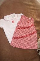 Robe rouge et blanche + T shirt BON ETAT GRAIN DE BLE 3€