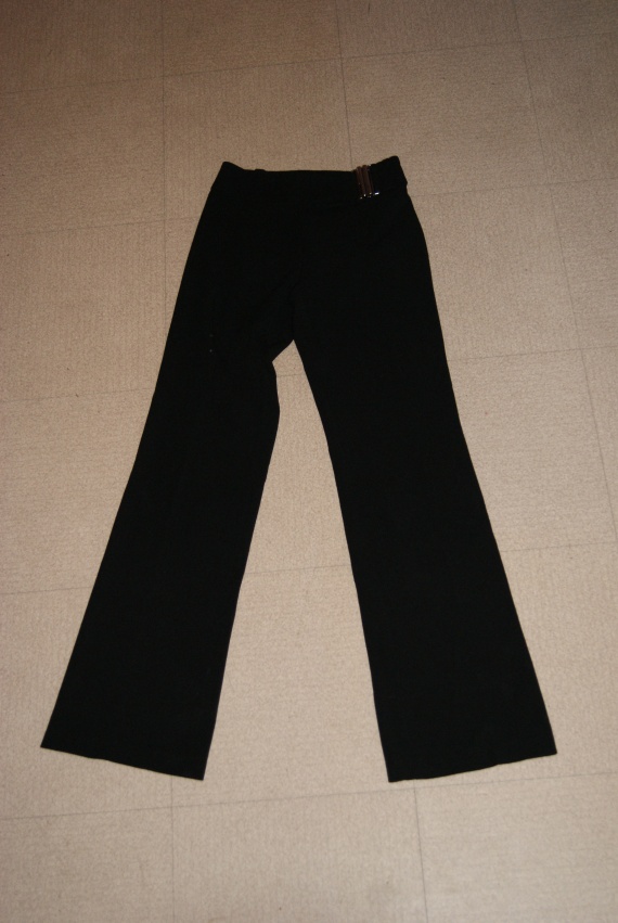 Pantalon noir T36 ( inscrit 38 mais taille petit ) NAF NAF 4€