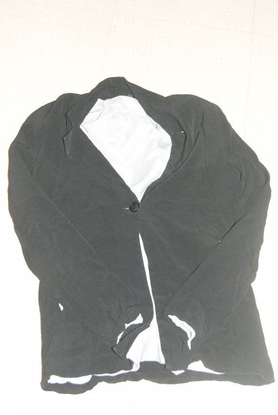 Veste de tailleur noir (inscrit 44 mais taille plus petit ) ETAM T 40 3€