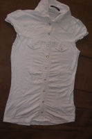 T shirt coton blanc a boutons (pressions) XANAKA (36/38) 2€