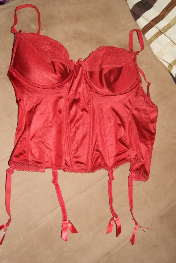 Bustier guepiere framboise 95B 4€