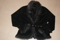 Manteau noir avec ceinture T 40/42 5€