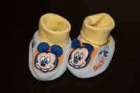 Chaussons 0- 6 Mois MICKEY 2€