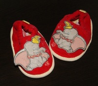 Chaussons 6/12 MOIS DUMBO DISNEY STORE 5€