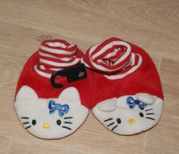 Chaussons rouge HELLO KITTY P 20-21 NEUF 5€