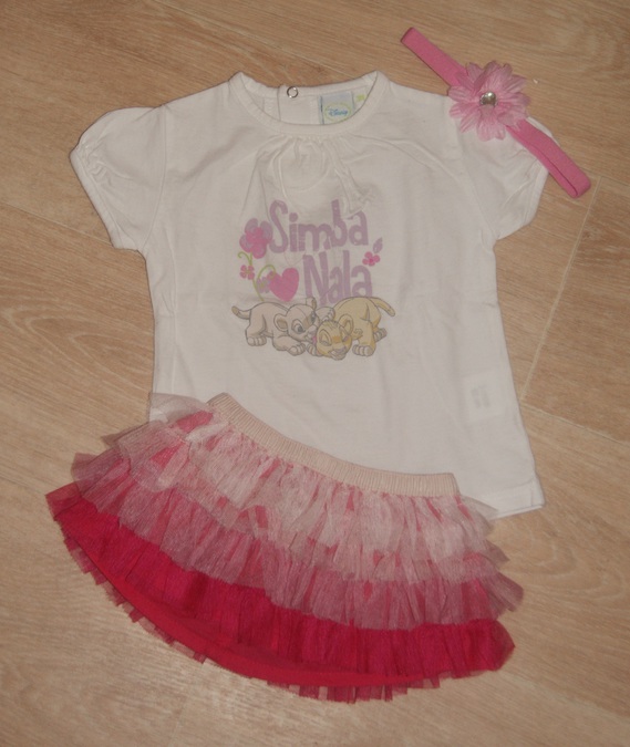 Ensemble t shirt + jupe tutu + bandeaux rose & blanc ( creé par mes soins )ROI LION 10€