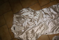 Robe de chambre en satin blanc cassé 3€
