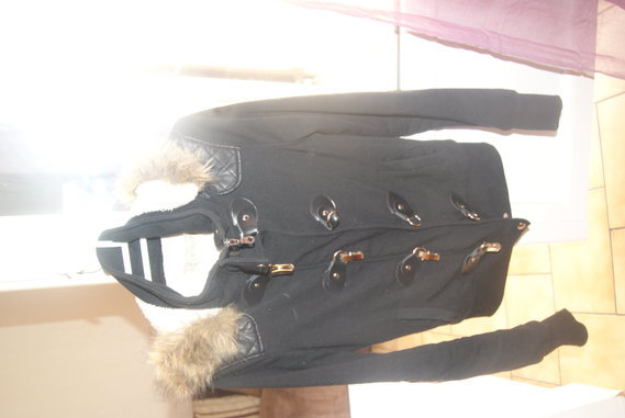 Veste noir coton interieur doublé avec capuche moumoute T 36 / 38 5€