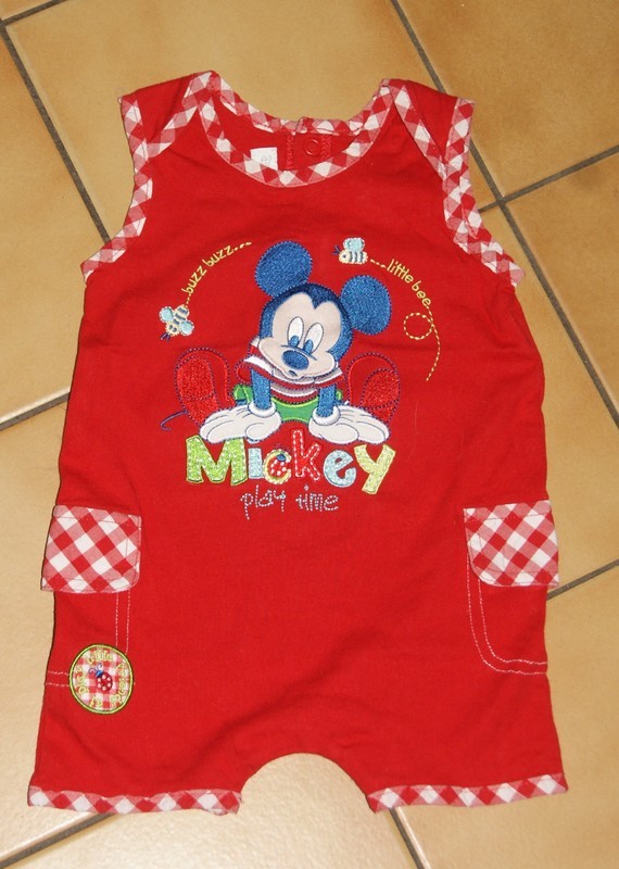 3 MOIS : Combishort rouge MICKEY DISNEY STORE 3€