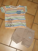 18 MOIS : Enble short + t shirt ( petite tache legere sur le col ) ROI LION 2€