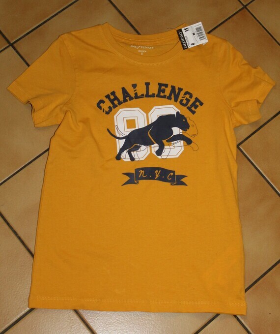 8 ANS : T shirt ocre IN EXTENSO 1€