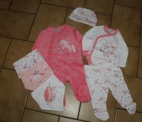 3 MOIS : Kit pyjama velour + body + bas pieds + bonnet + 3 bandanas rose & blanc licorne
