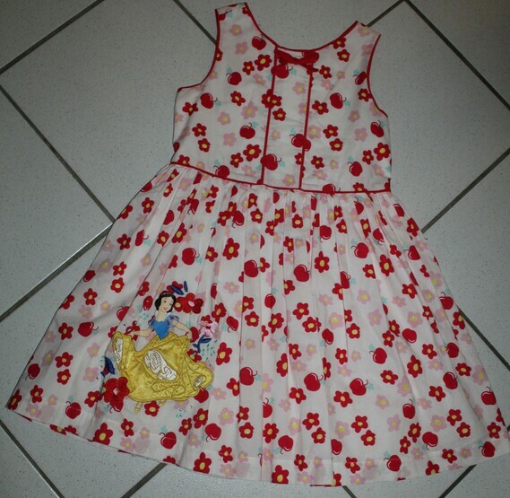 8 ANS : Robe blanche , rose & rouge BLANCHE NEIGE DISNEY STORE