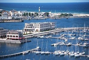 300px-Aerial_view_Yacht_Harbour_Residence_Rostock_Yachthafenresidenz_Hohe_Düne_1