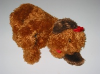 Doudou peluche S.T.C. 8€ chien marron noeud velours rouge nez rouge