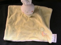 doudou lapin jaune plat - Bébé de rêve