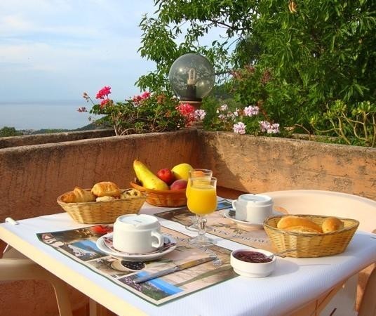 petit-dejeuner-sur-terrasse