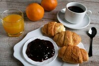 depositphotos_137084034-stock-photo-light-breakfast-juice-and-croissants