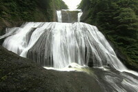 1024px-Fukuroda_Falls_-_袋田の滝(ふくろだのたき)