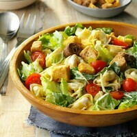 recette-de-salade-composée-salade-de-pâtes-et-de-légumes-fraîs