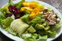 recette-salade-composée-hiver-salade-en-plusieurs-couleurs-légumes-multicolores