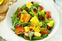 recette-salade-composée-mango-tomates-et-légumes-verts