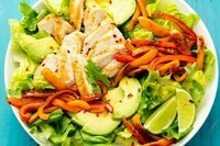 recette-salade-composée-poulet-avocat-carottes-rôties