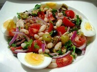 recettes-de-salades-composées-salade-aux-haricots-blancs-tomates-cerises-et-oeufs
