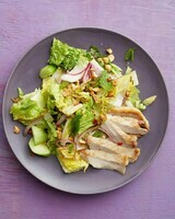 salade-composée-pour-buffet-froid-salade-élégante-avec-du-poulet-et-de-la-laitue