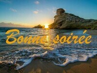 bord-de-la-mer-plage-et-rocher-paysage-coucher-du-soleil