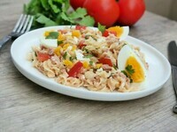 Salade-de-pâtes-thon-œufs-et-tomates