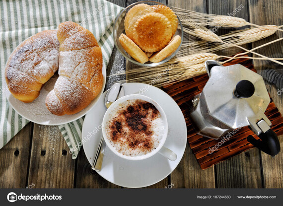depositphotos_187244680-stock-photo-traditional-italian-breakfast-with-cappuccino