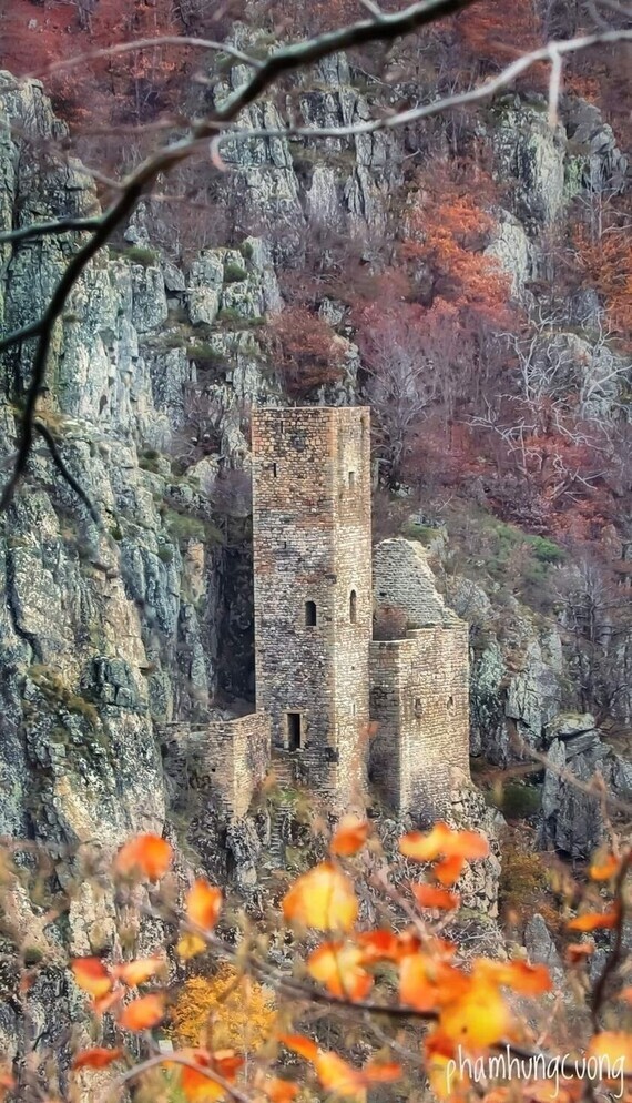 La forteresse ruinée_Borne-Ardèche_France