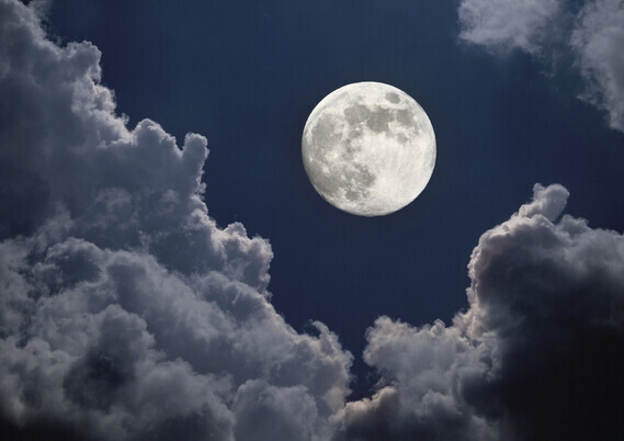 1072427-une-belle-pleine-lune
