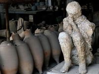 101102-plaster-body-cast-of-pompeii-victim_28275_600x450