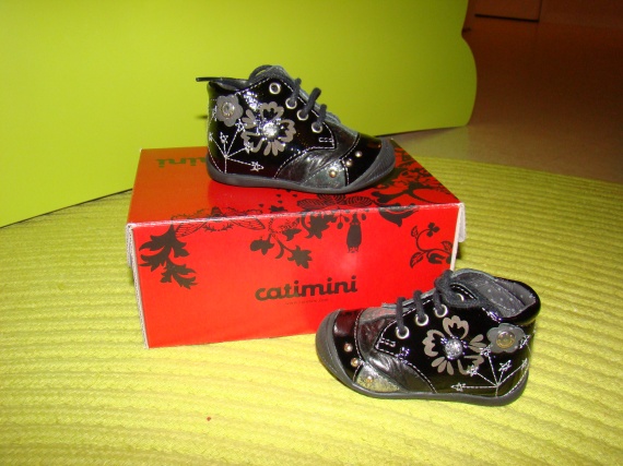 Chaussures CATIMINI - Taille 17 - Comme neuves - 25€