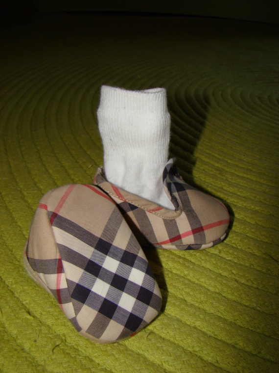 Petits Chaussons BURBERRY - Taille 0/3 mois - 15€