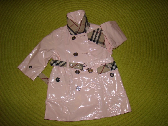Trench BURBERRY - Rose vernis - Taille 6 mois - 45€